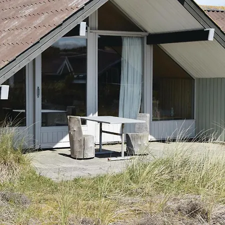 Дом отдыха Two Bedroom Holiday In Хвиде-Санде